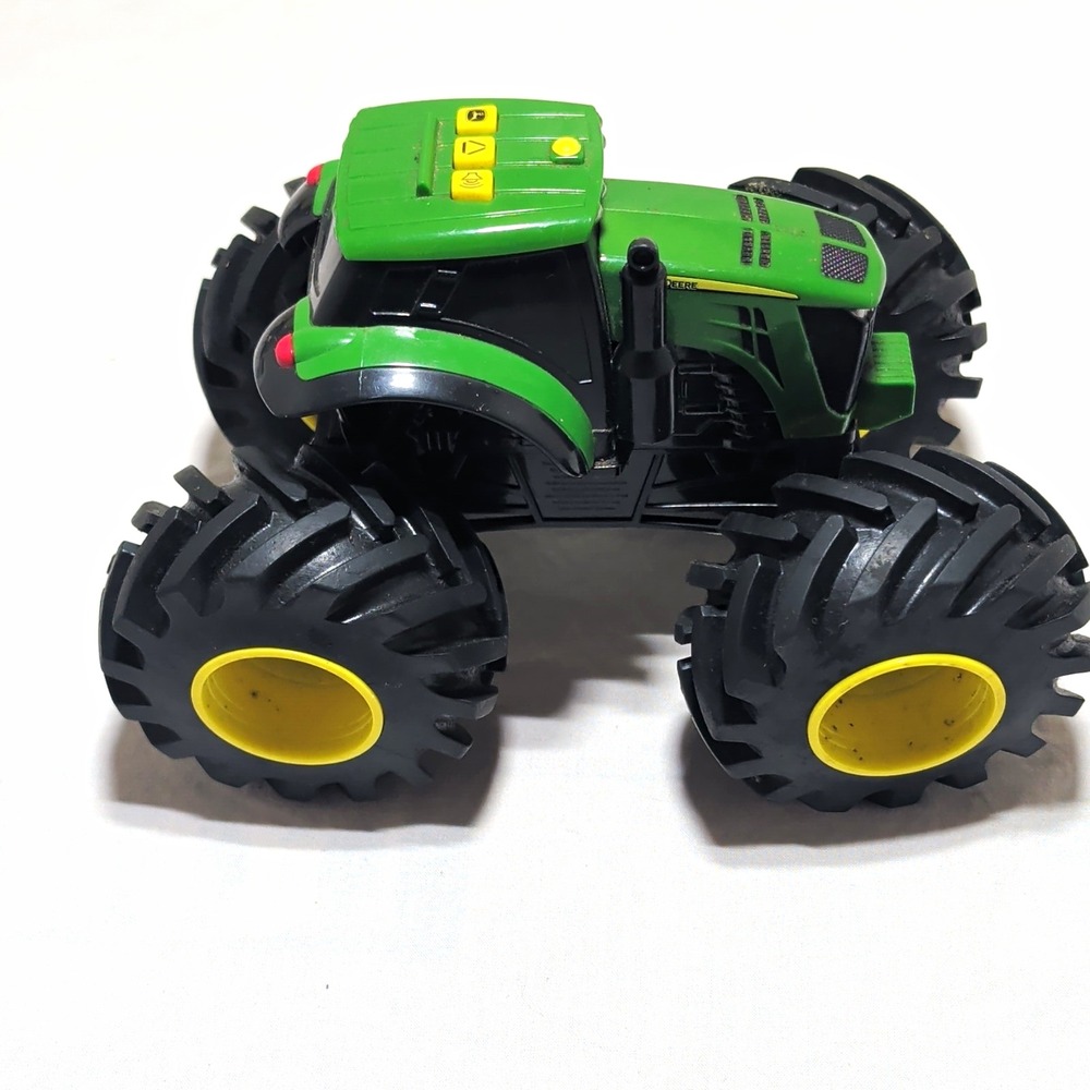 TOMY ERTL John Deere Monster Treads Lights & Sounds 4WD Tractor JO218YE01
